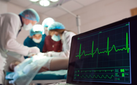 Action og adrenalin: Morten får et kick ud af at være sygeplejerske