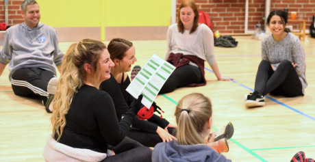 Pædagogstuderende øver at være Hoppeline-fortæller