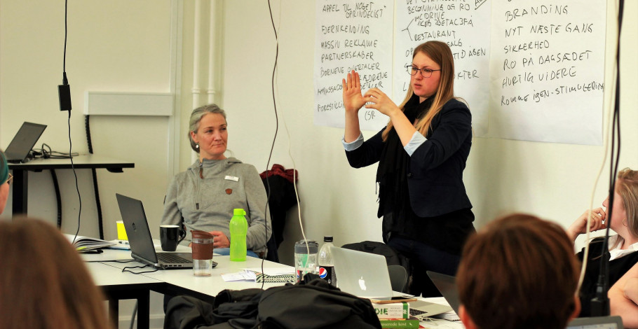 Nanna Venøbo fremlægger på uddannelsen ernæring og sundhed