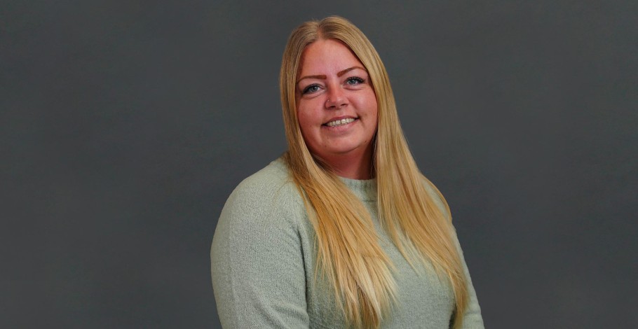 Janni Frølund (JFRO), medarbejderbillede