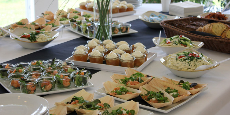 Efter forsvaret nød gæsterne lækkerier mens der bl.a. blev holdt taler