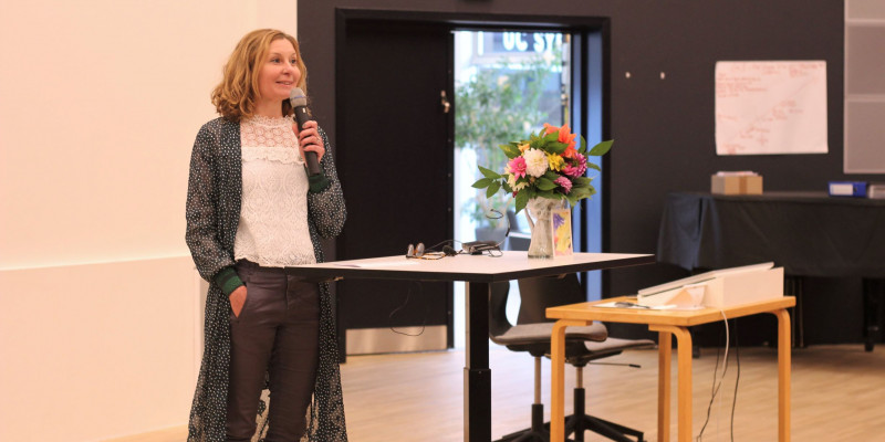 Formand for Ergoterapeutforeningen Tina Nør Langager holder tale ved ergoterapeutuddannelsens jubilæum