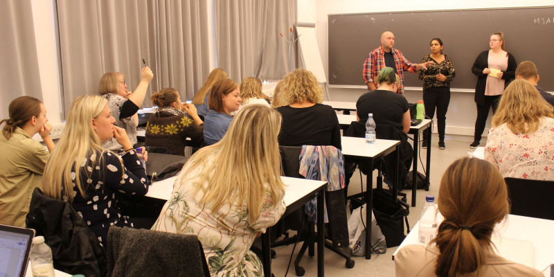 De studerende gav hinanden feedback Studerende fremlægger