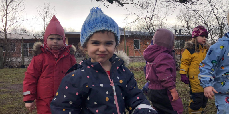 Børnene fra Resen Naturbørnehave giver deres bud på, hvordan en sur trold ser ud.