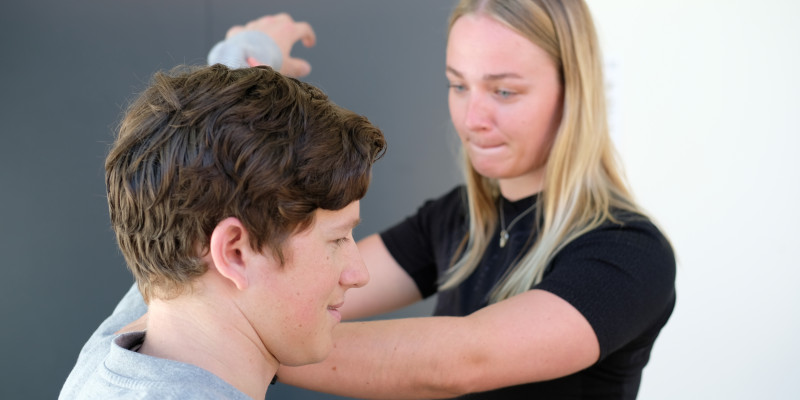 Studerende i gang med uddannelsesklinik